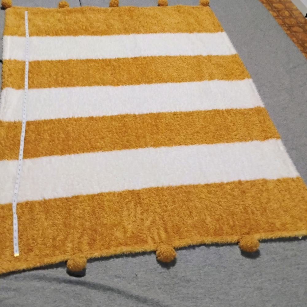 Pillowfort Fuzzy Gold and White Blanket